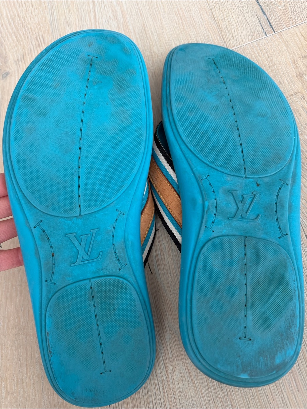 Louis Vuitton men’s flip flops - Picture 7 of 10
